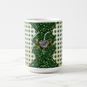 Mug Le shamrock scintillant de St Patrick avec le