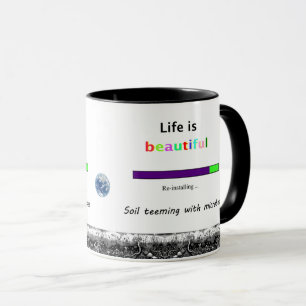 Mug Le sol grouillant de microbes la vie est belle