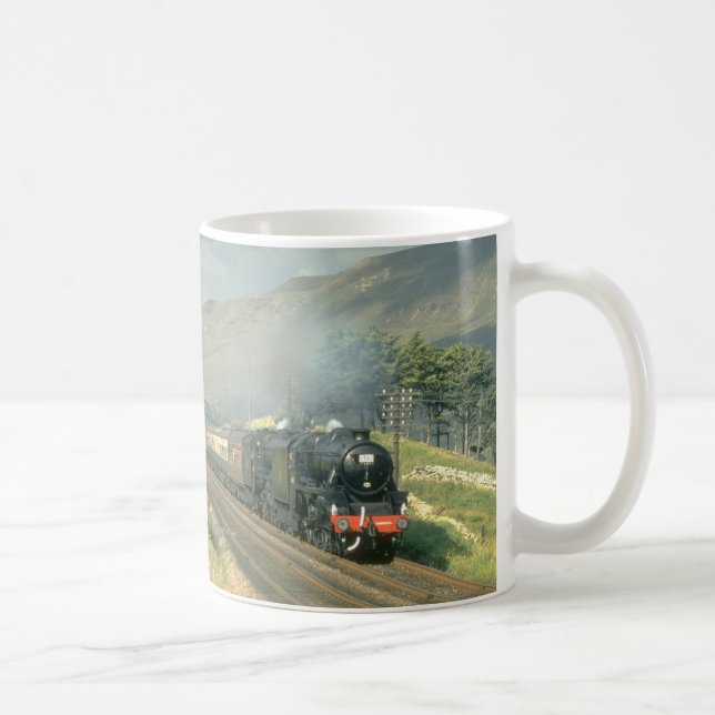 Mug Le train vapeur-transporté par bout du chemin de (Droite)