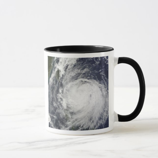 Mug Le typhon Lupit au large des Philippines (Droite)