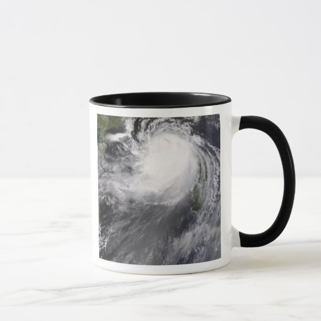 Mug Le typhon Nuri approche de la Chine (Droite)