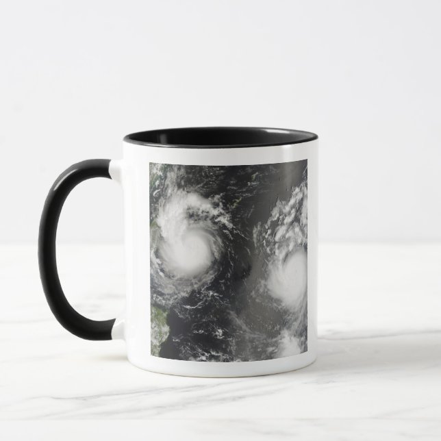 Mug Le typhon Saomai et la tempête tropicale Bopha (Gauche)