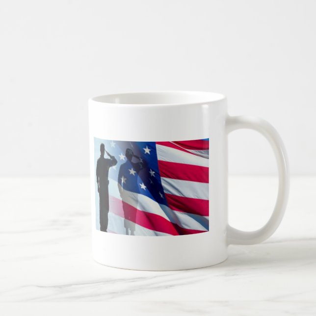 Mug Le vétéran salue le drapeau patriotique (Droite)