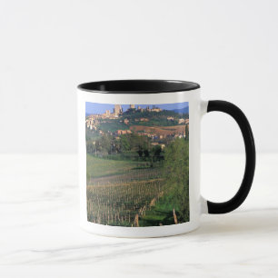 Mug Le village de San Gimignano est situé dans les col