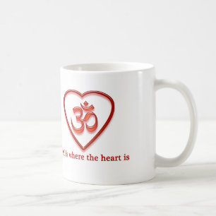 Mug Le yoga OM attaquent le "OM est où le coeur est"