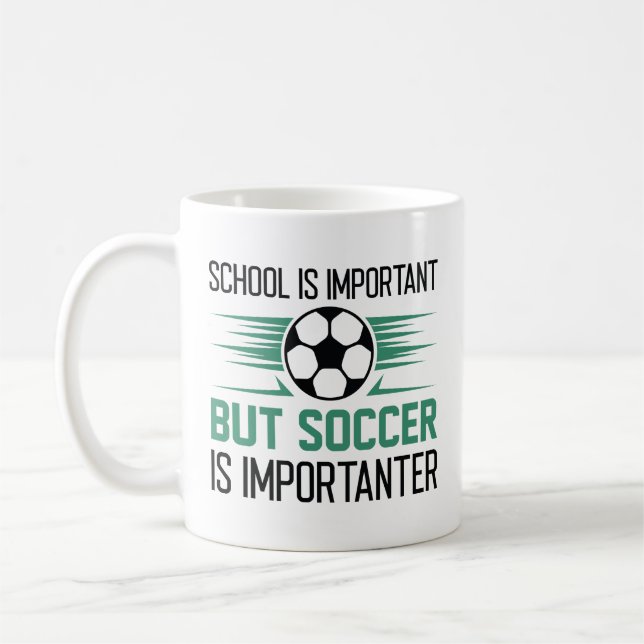 Mug L'École Est Importante, Mais Le Football Est Impor (Gauche)