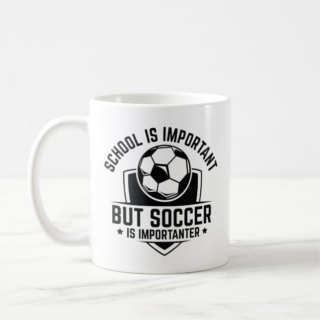 Mug L'École Est Importante, Mais Le Football Est Impor (Gauche)