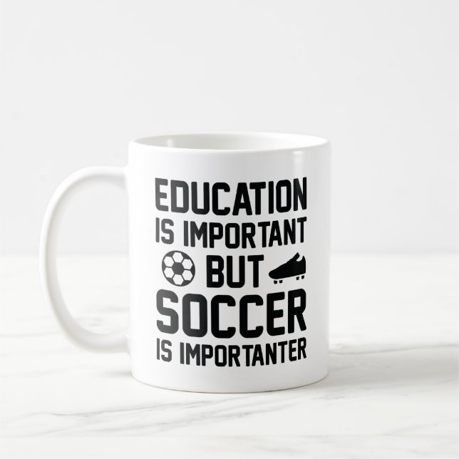 Mug L'Éducation Est Importante, Mais Le Football Est I (Gauche)