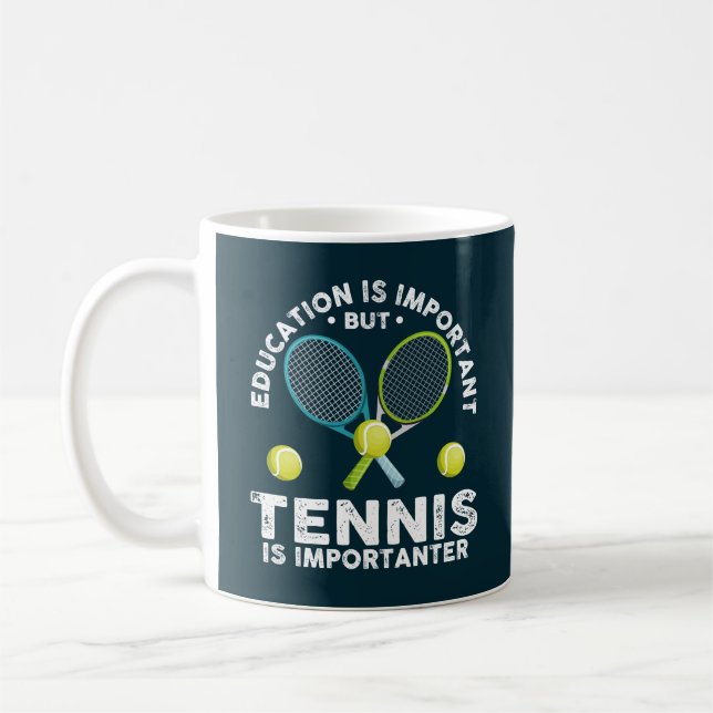 Mug L'Éducation Est Importante, Mais Le Tennis Est Imp (Gauche)