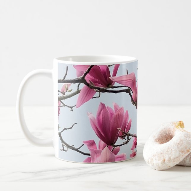 Mug L'Élégant Magnolia Rose Fleurit Un Hanami Pacifiqu (Avec donut)