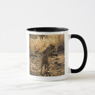 Mug Léopard africain sur les jambes de derrière,