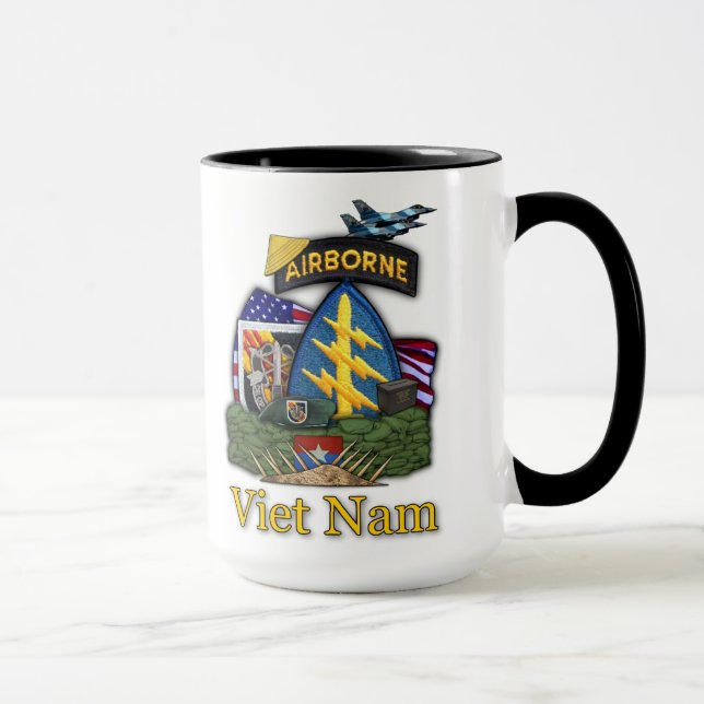 Mug les 5èmes combattants de nam du Vietnam de forces (Droite)