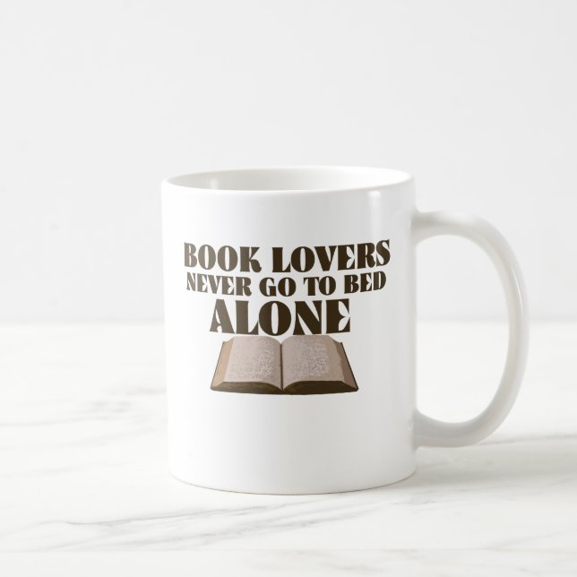 Mug Les amateurs de livres n'iront jamais seul au lit (Droite)