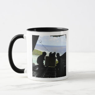 Mug Les aviateurs éliminent une palette des