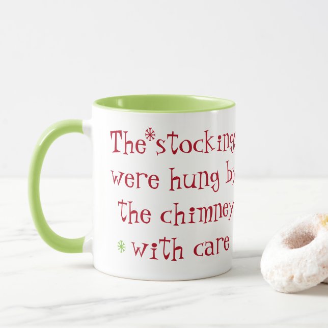 Mug Les Bas Étaient Accrochés Par Le Chemin Avec Soin (Avec donut)