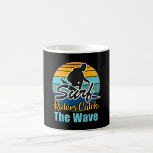 Mug Les cavaliers des vagues attrapent les vagues