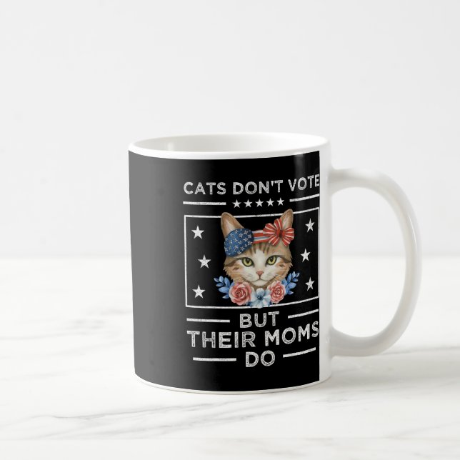 Mug Les chats ne votent pas mais leurs mères le font - (Droite)