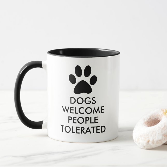 Mug Les chiens font bon accueil à la typographie (Avec donut)
