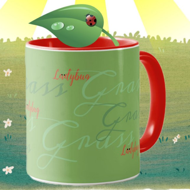 Mug Les coccinelles dans la police de l'herbe art vert (Créateur téléchargé)