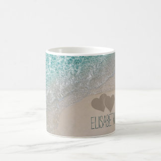 Mug Les coeurs découpés par sable d'océan d'Aqua