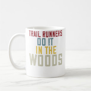 Mug Les coureurs de trail le font dans les bois drôle