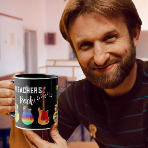 Mug Les enseignants roulent en guitares colorées sur M
