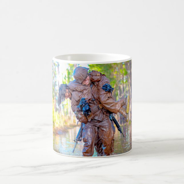 MUG LES FEMMES AMÉRICAINES COMBATTANTES (Centre)