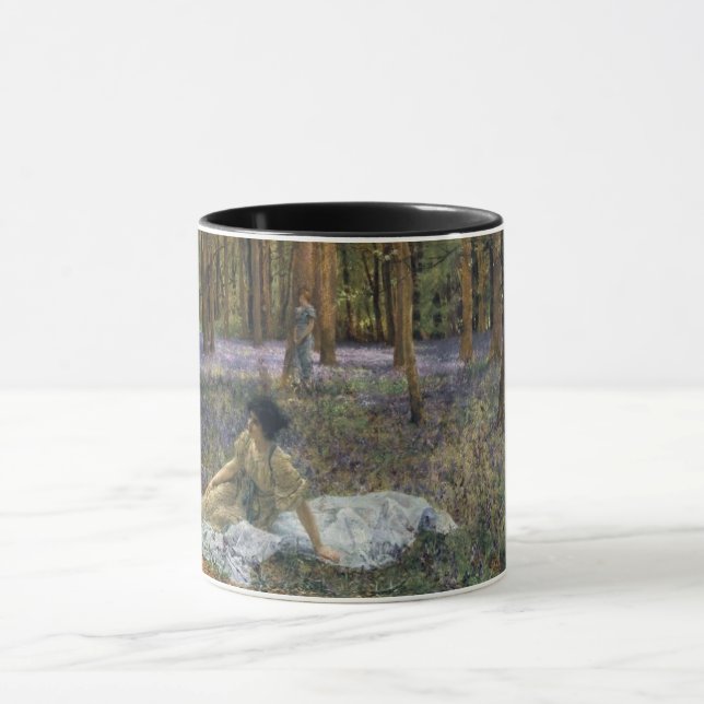 Mug Les femmes dans une forêt de fleurs bleues (Centre)