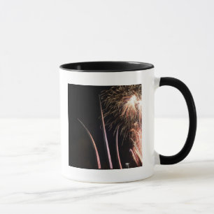 Mug Les feux d'artifice allument le mémorial de