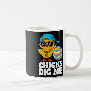 Mug Les filles me trouvent drôle tenue heureuse de Pâq