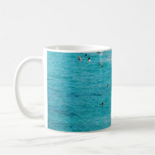 Mug Les gens qui nagent sur la plage