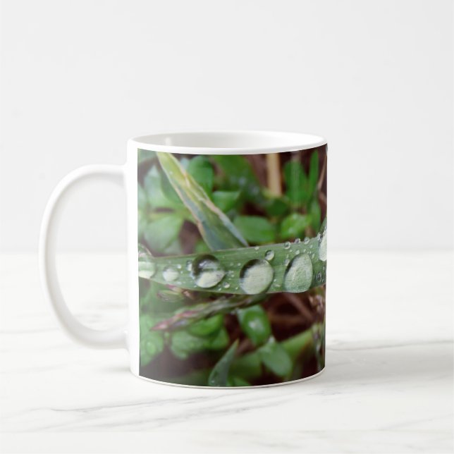 Mug Les gouttes de pluie sur l'herbe (Gauche)