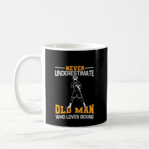 Mug Les Hommes Ne Sous-Estiment Jamais Un Vieux Homme