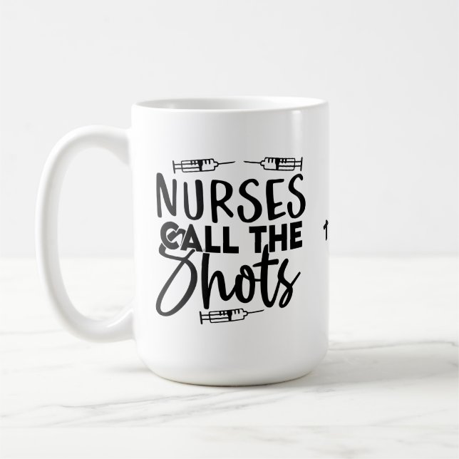 Mug Les infirmières à trois seringues appellent les ch (Gauche)