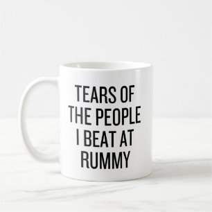 Mug Les larmes des gens que je bat à la Rummy Card Drô