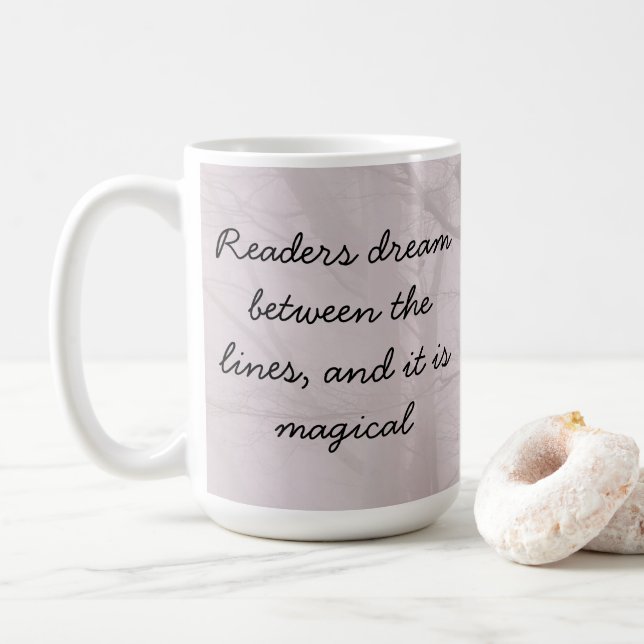 Mug Les lecteurs rêvent entre les lignes... (Avec donut)