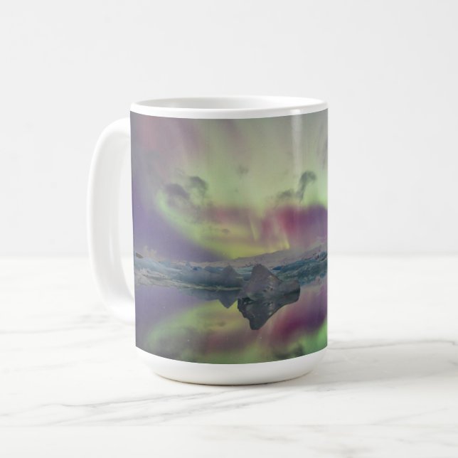 Mug Les lumières Aurora reflètent la lagune | Islande (Devant gauche)