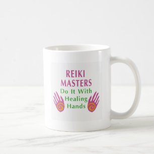 Mug Les maîtres Reiki le font avec les mains de guéris