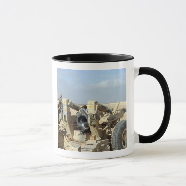 Mug Les Marines américains se préparent à tirer un obu (Droite)