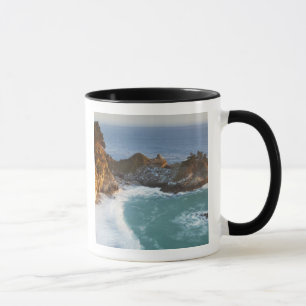 Mug Les McWay Falls panoramiques se jettent dans la pl