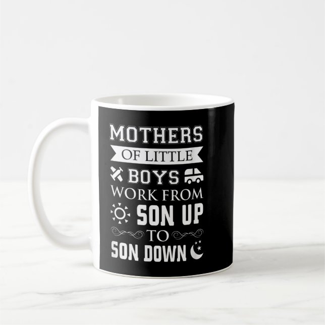 Mug Les mères de petits garçons travaillent du fils au (Gauche)