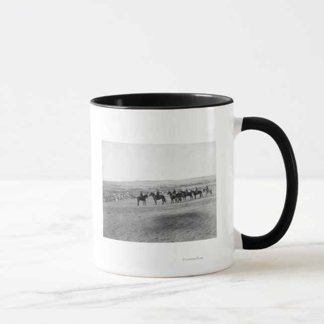 Mug Les militaires interrogent un camp lointain de Lak (Droite)