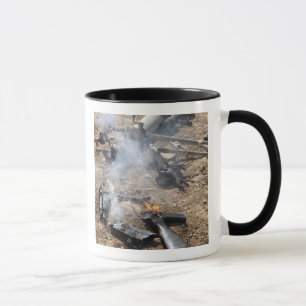 Mug Les morceaux d'armes ennemies présentent pour