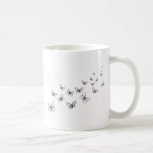 Mug Les papillons dansent à travers la page
