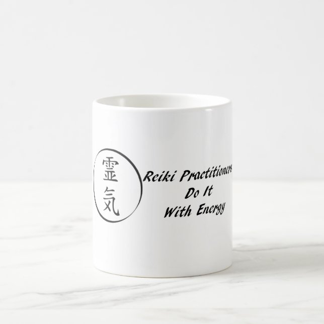 Mug Les praticiens de Reiki le font avec de l'énergie (Centre)