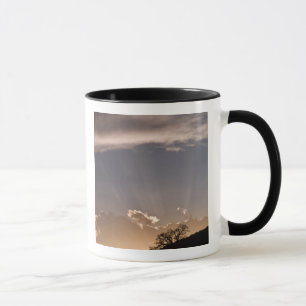 Mug Les rayons crépusculaires rayonnent dans le ciel 