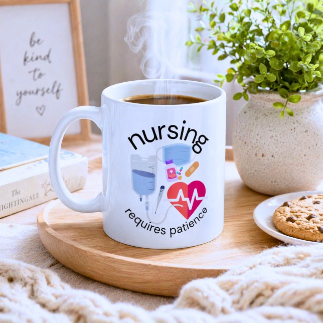 Mug Les soins infirmiers exigent de la patience (Créateur téléchargé)