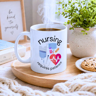 Mug Les soins infirmiers nécessitent de la patience