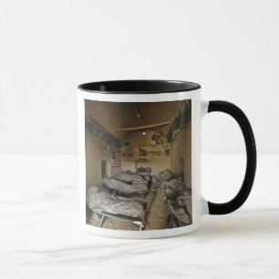Mug Les soldats américains dorment dans une maison de 