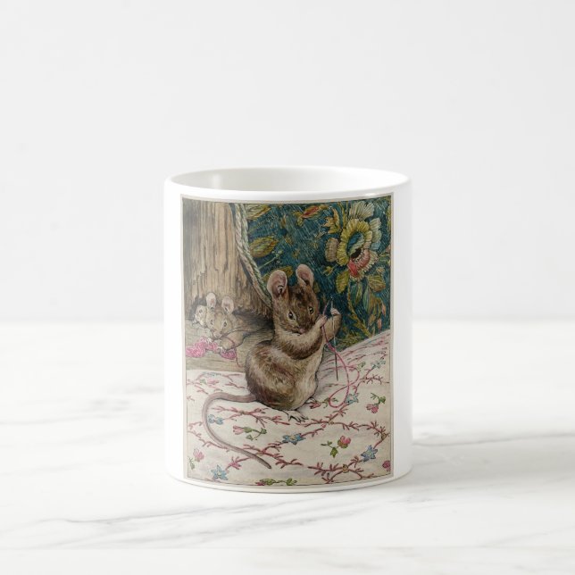 Mug Les souris au travail Threading l'aiguille (Beatri (Centre)